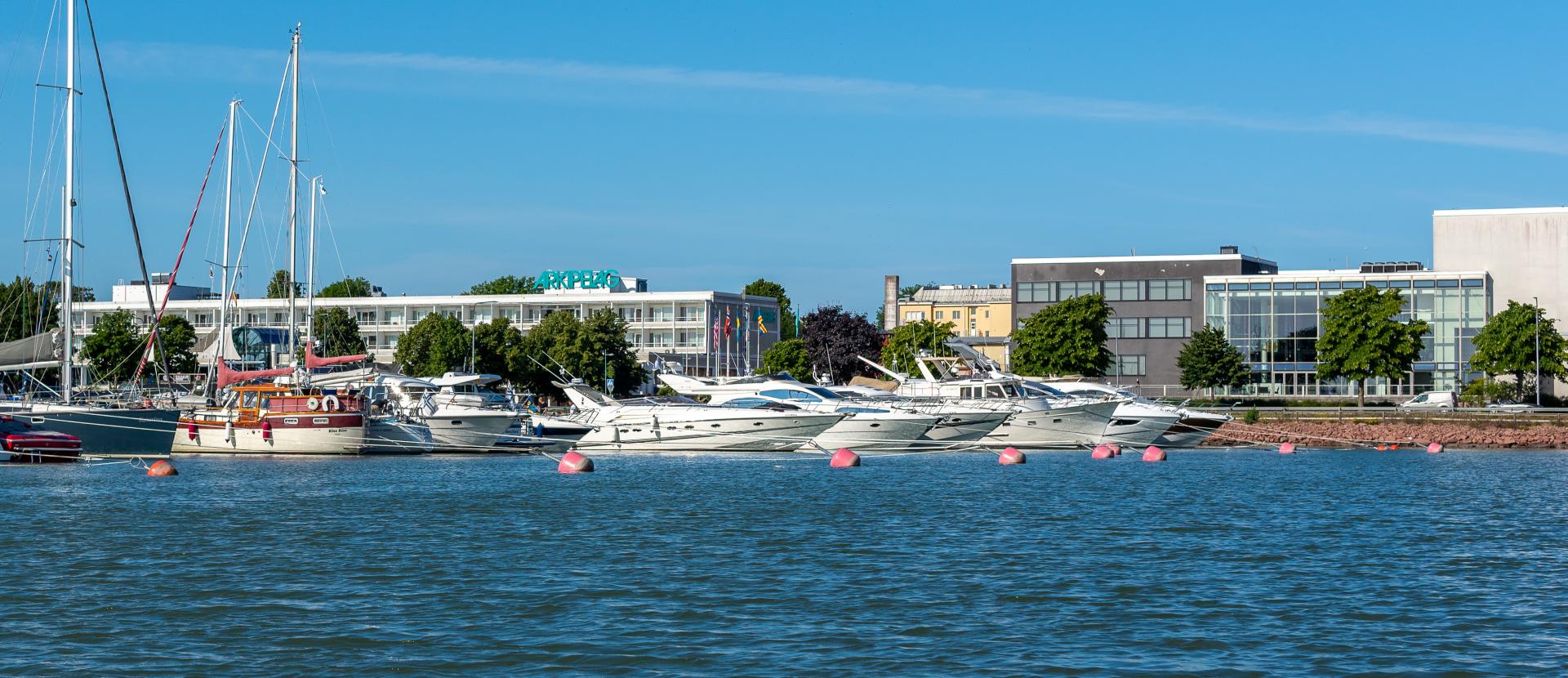 Hotell Arkipelag och Alandica Kultur och Kongress, exteriör tagen från Mariehamns östra hamn.